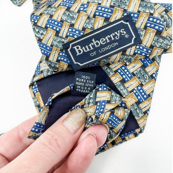 Burberry Burberrys vintage 100% silk woven pattern tie 4” w - Picture 4 of 5
